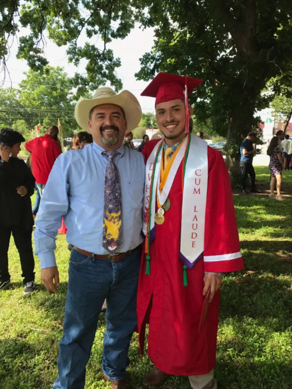 Texas Father Wears Tie to Son’s Graduation That He Made in the First Grade