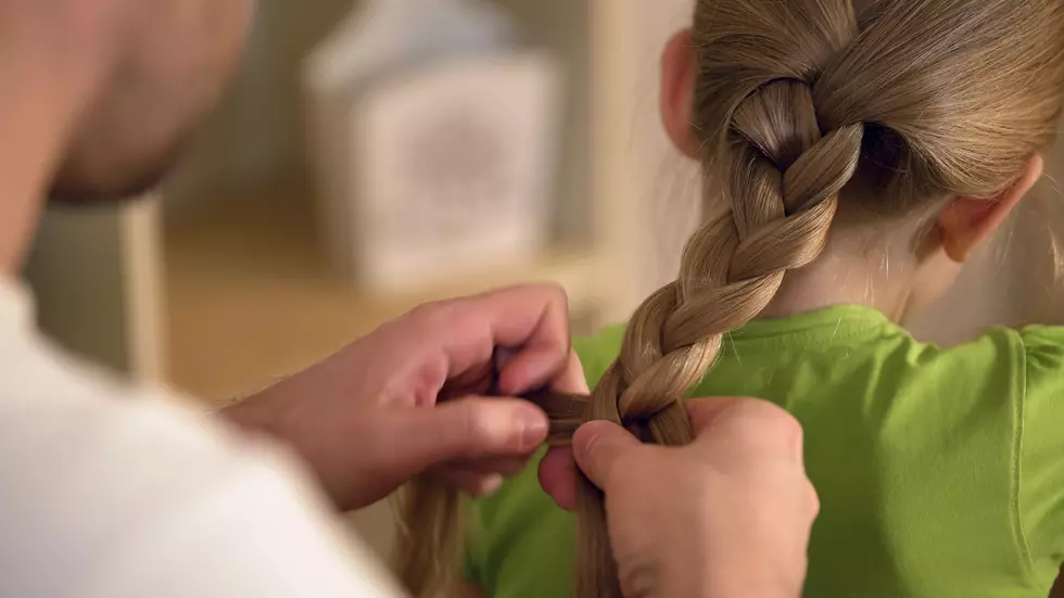 Wichita Falls Father Teaching Classes to Help Dads Style Their Daughter&#8217;s Hair