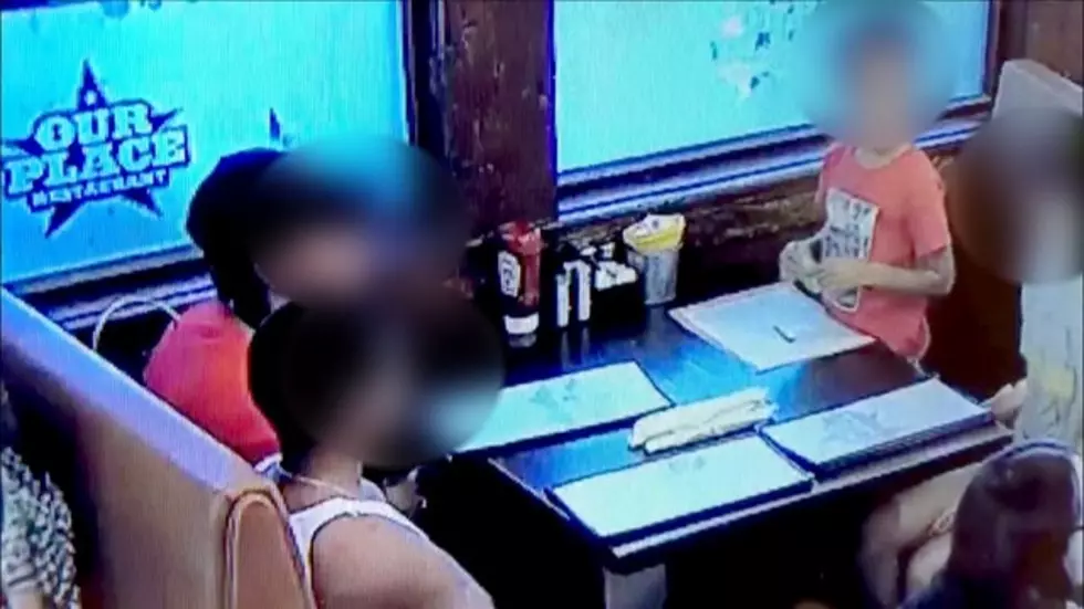 Texas Restaurant Shames Little Girl for Stealing Waitress&#8217; Tip