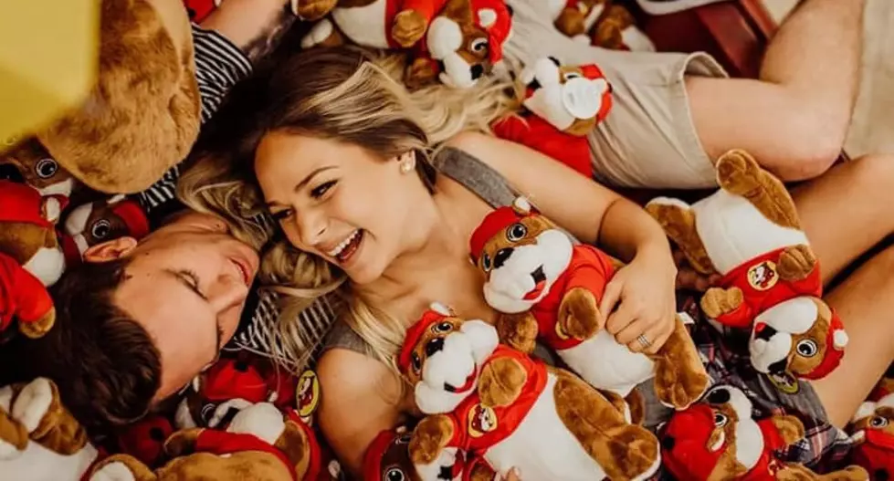Texas Couple Show Their Love With Epic Buc-ee’s Photo Shoot