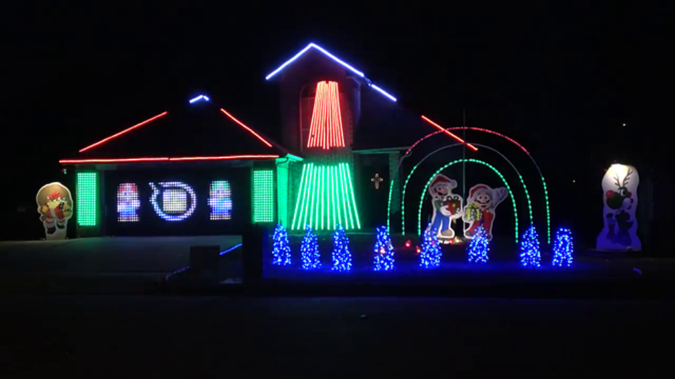 Check Out this Awesome Super Mario Themed Christmas Display in Texas