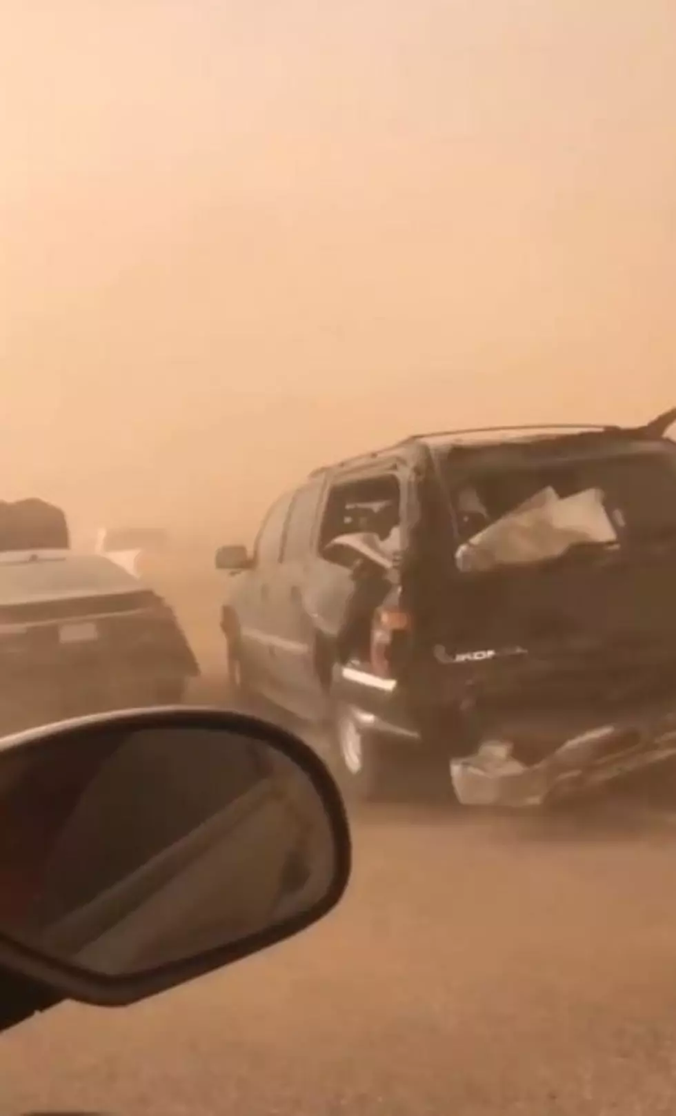 Dirt Storm in Texas Causes Havoc on the Highway [VIDEO]