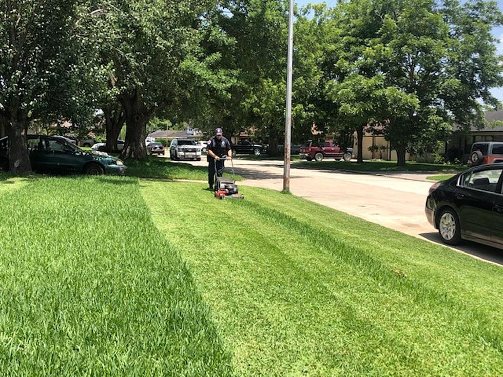 Texas Officers Mow Yard of Woman Who Suffered from Heat Exhaustion