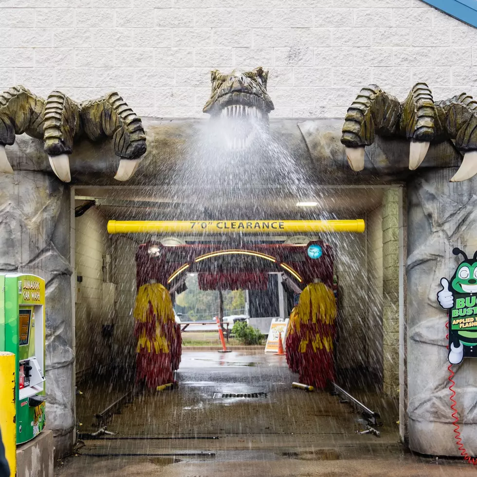 Texas Has a Dinosaur Themed Car Wash and I Want to Road Trip to It