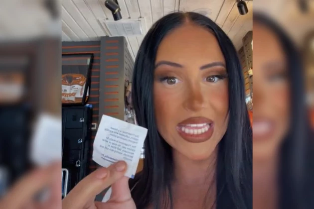 Dallas Hooters Waitress Exposes Boyfriend Who Secretly Gave Her His Number