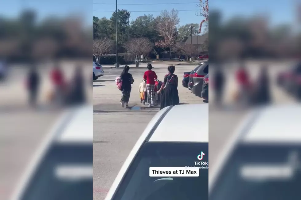 WATCH: Thieves Steal a Cart Full of Clothes from Texas T.J. Maxx