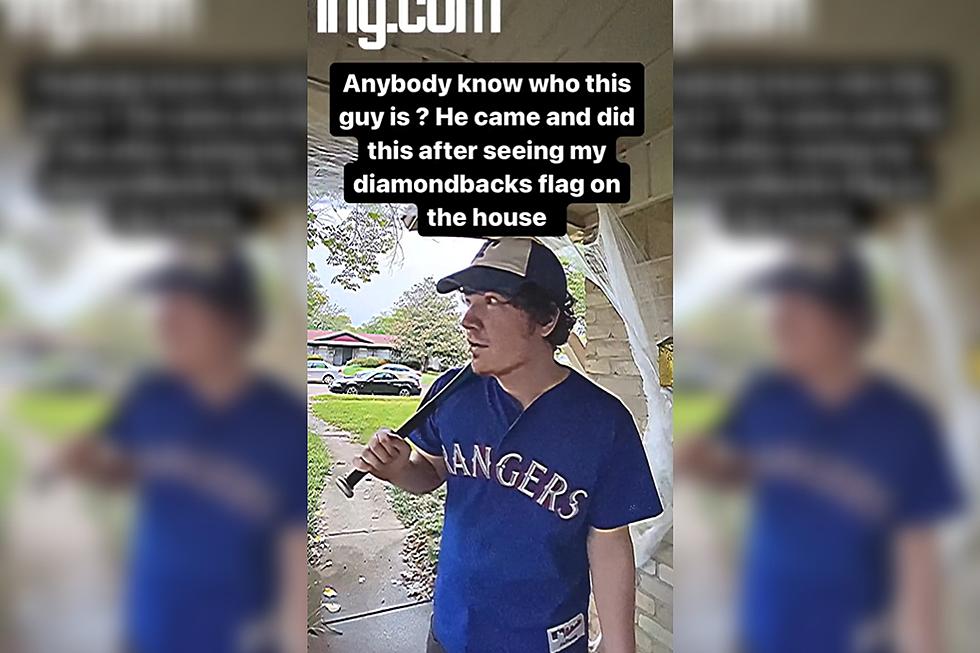 Rangers Fan Shows Up at Diamondacks Fan&#8217;s House in Dallas-Fort Worth