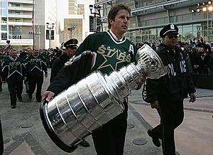 Mike Modano Statue Starting to Go Up in Dallas, Texas