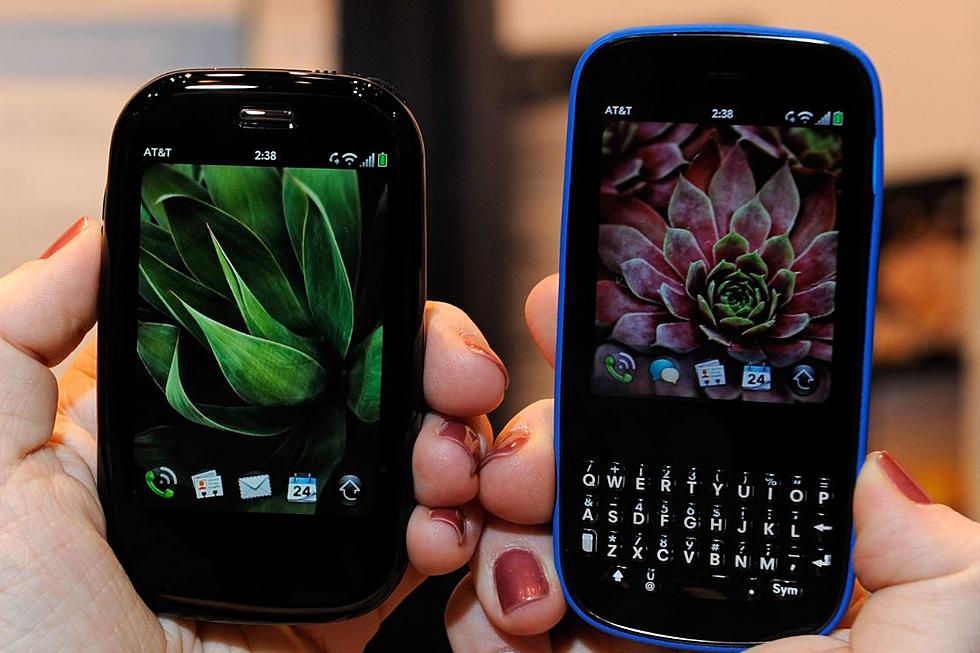 Which Do You Prefer on Your Smartphone — Keyboard or Touchscreen? [POLL]