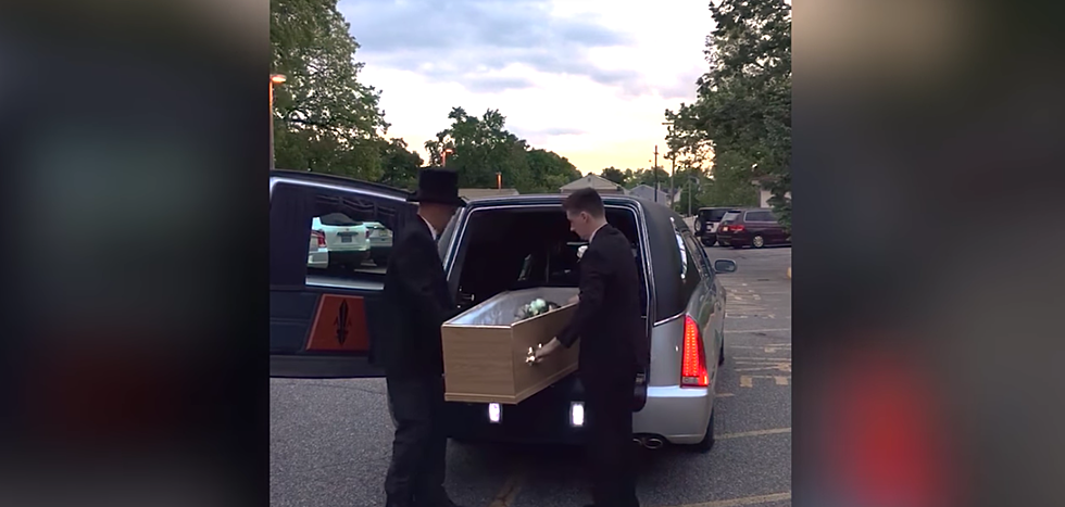 ‘Drop Dead Gorgeous’ Teen Girl Shows up for Prom in Coffin [VIDEO]