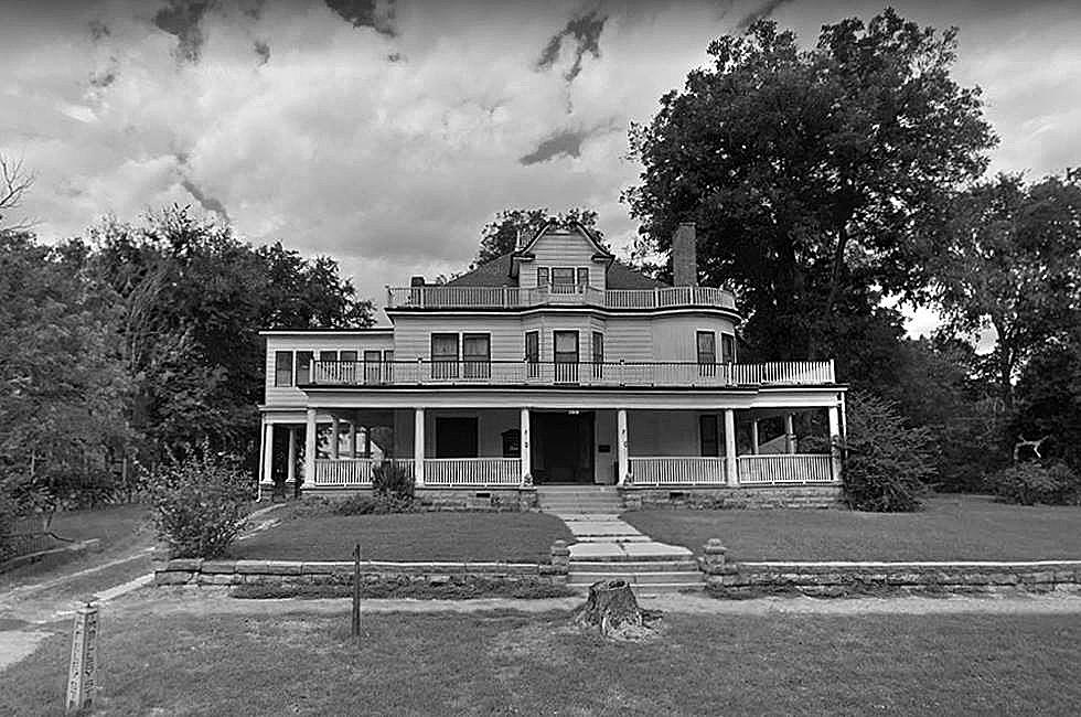 Haunted Oklahoma Bed and Breakfast That Used to Be a Funeral Parlor is the Stuff of Nightmares