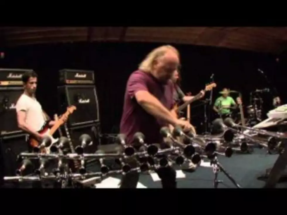 Bill Bailey Performs &#8220;Horny&#8221; Cover of Metallica [VIDEO]