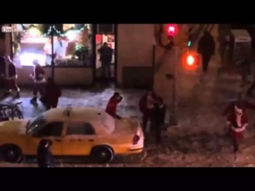 Crazy, Drunken Santa Brawl in New York City [VIDEO]