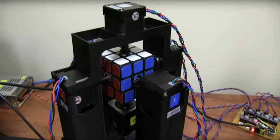 New Robot Solves Rubik&#8217;s Cube In 1.04 Seconds