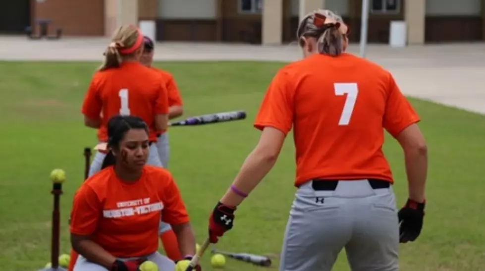UHV Softball Helps Raise Money for Cancer Research