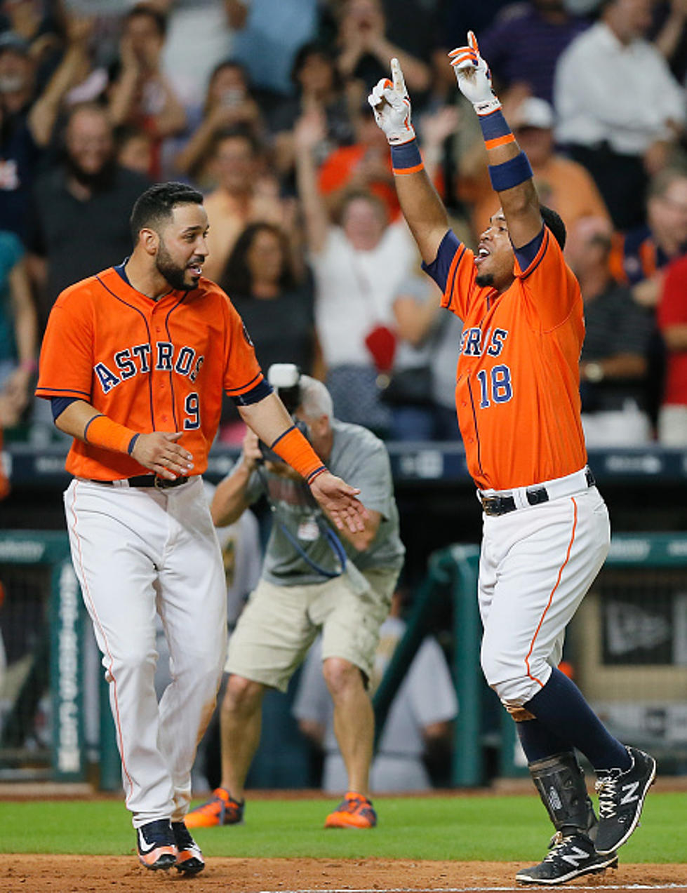 Astros Edge Athletics in Dramatic Fashion