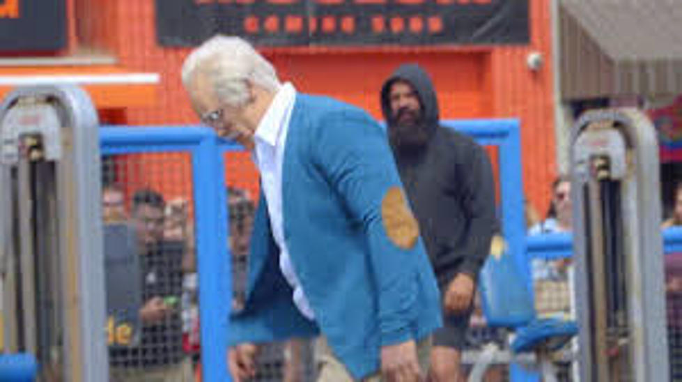 Old Man Shows Up Young Guys at Muscle Beach