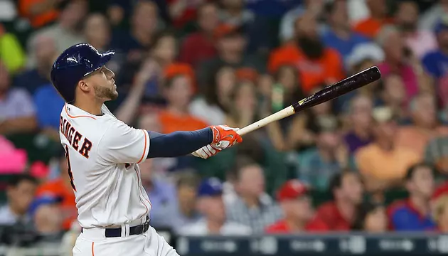Astros Beat Rangers, 2 Players Injured