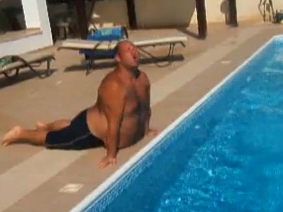 Large-Bellied Man Does Entertaining Seal Impression [VIDEO]