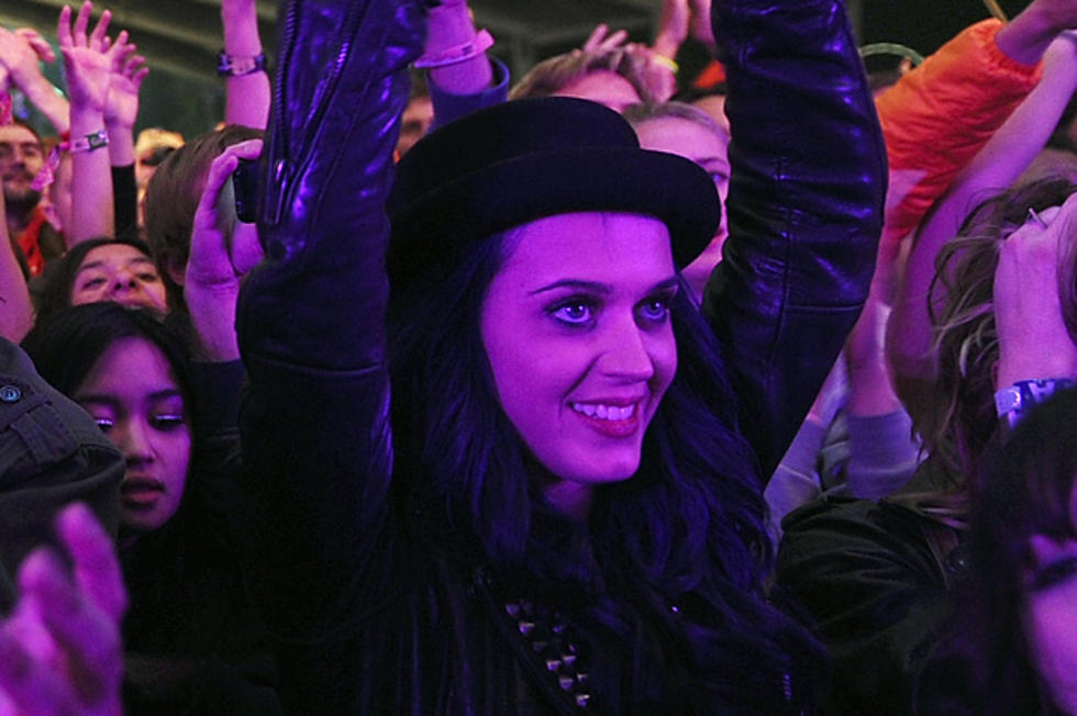 Katy Perry Rocks New Hair Color at Coachella