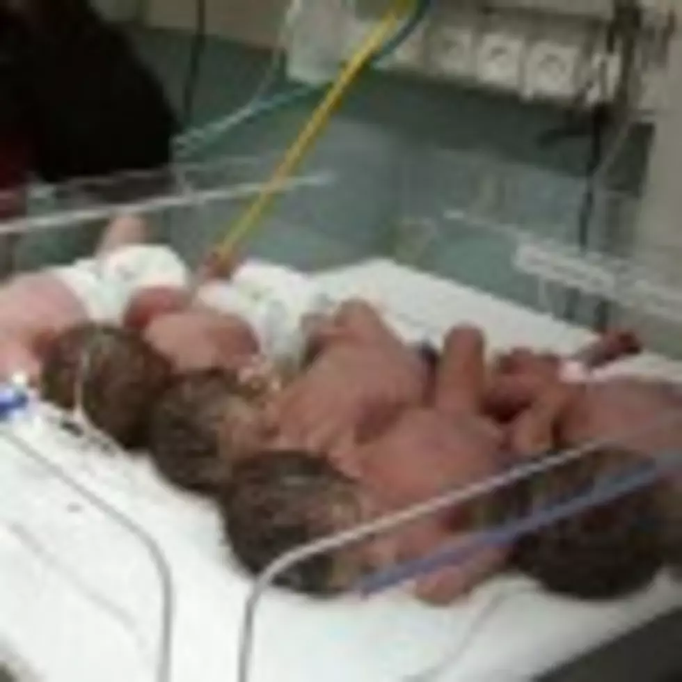 Australian Mother of 12 Gives Birth to Quintuplets
