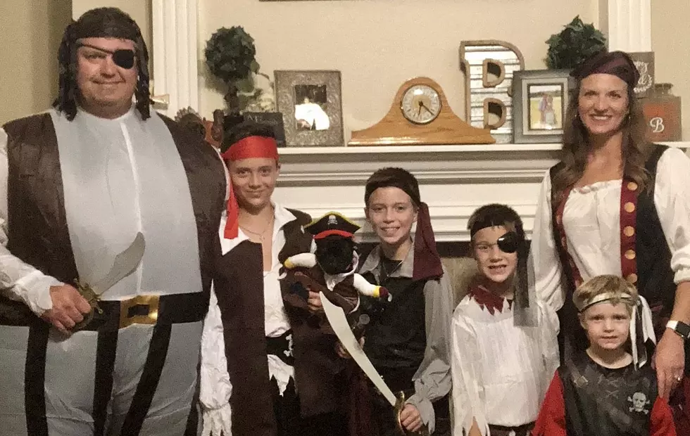 Coolest Pirate Costume Family Takes The Prize!!