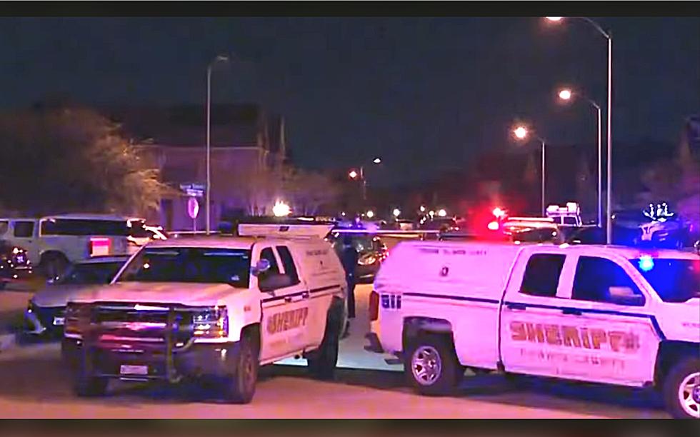 Texas Man Fatally Shoots His Wife in Driveway Then Kills Himself