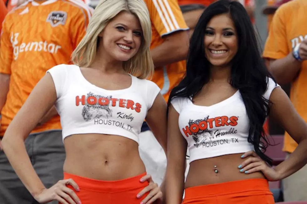 Middle School Students Take Field Trip to Hooters