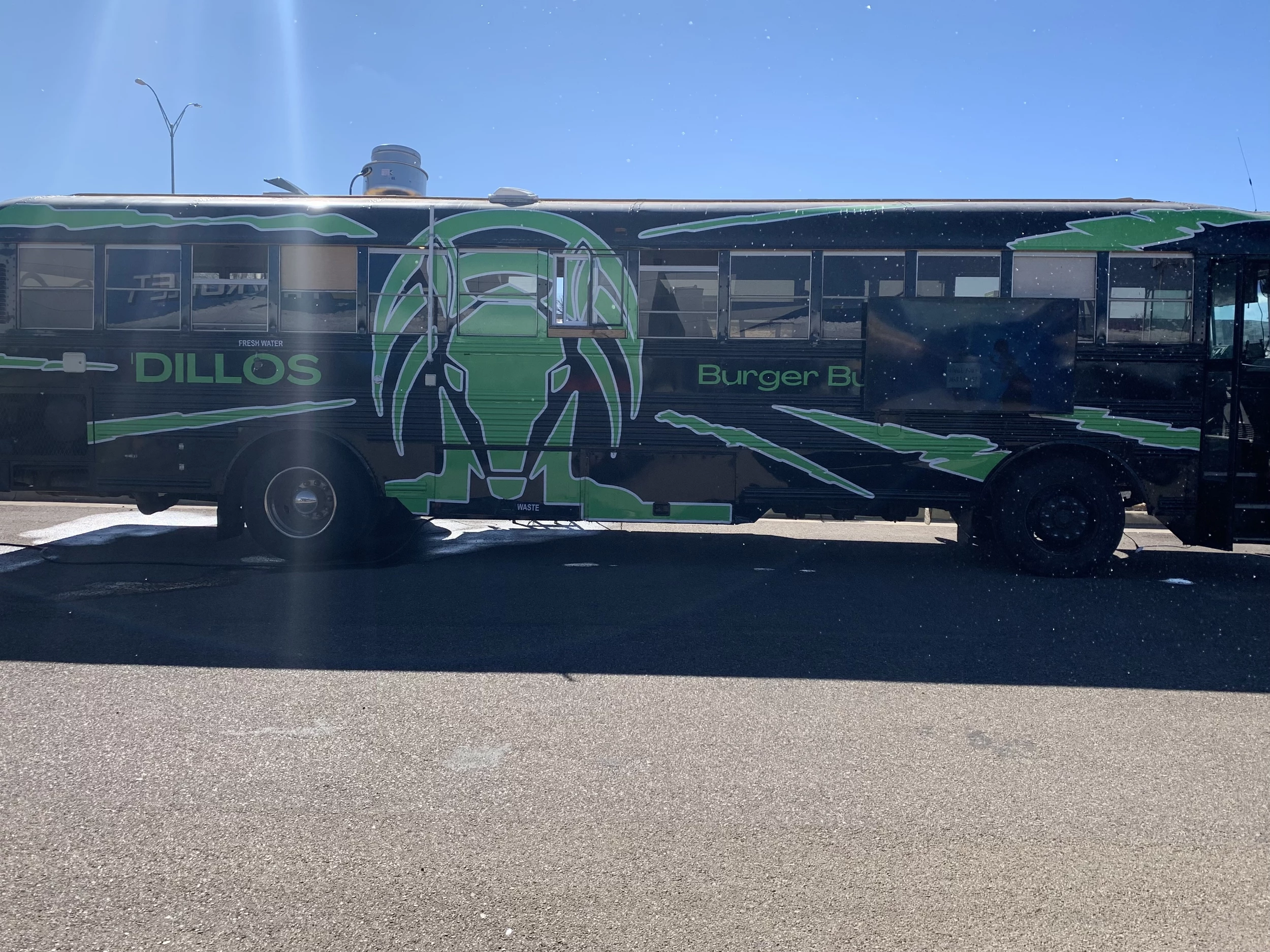Amarillo Texas Stars - REVIEW] Dillo's Burger Bus Upping the Amarillo Food Truck Game
