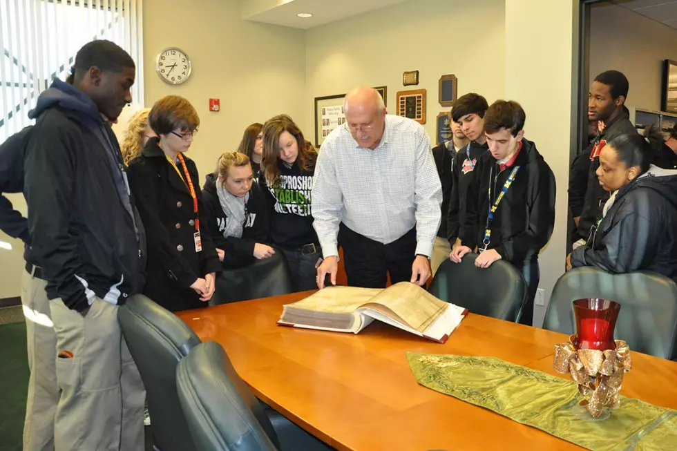 Parkway HS Students Tour Bossier Courthouse