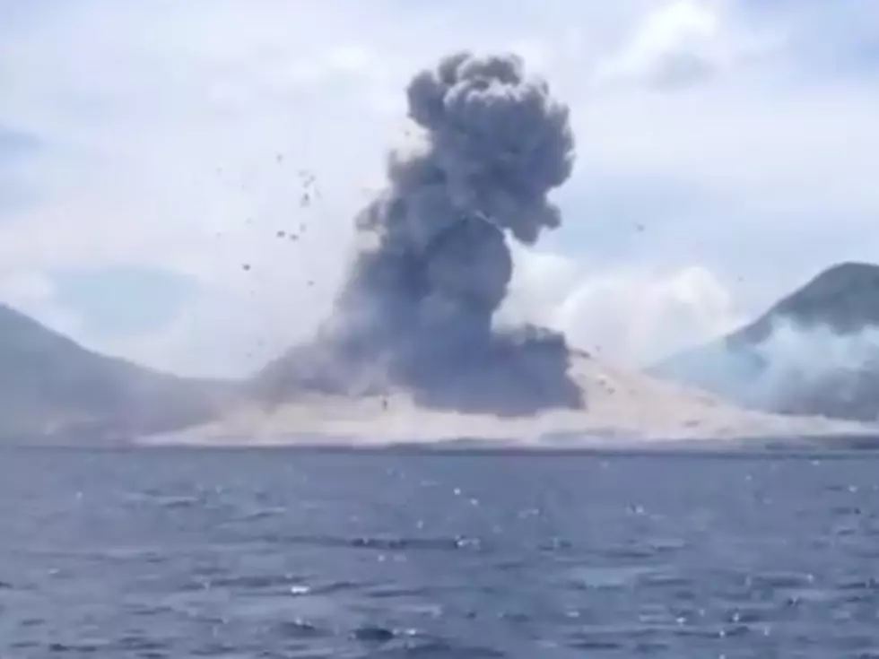 Vacationer Accidentally Videos Volcanic Blast (Video)