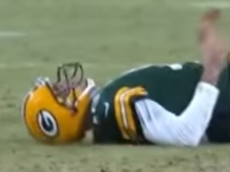 Lions&#8217; Suh Gets Suspension For Stepping On Packers&#8217; QB Rodgers [VIDEO]