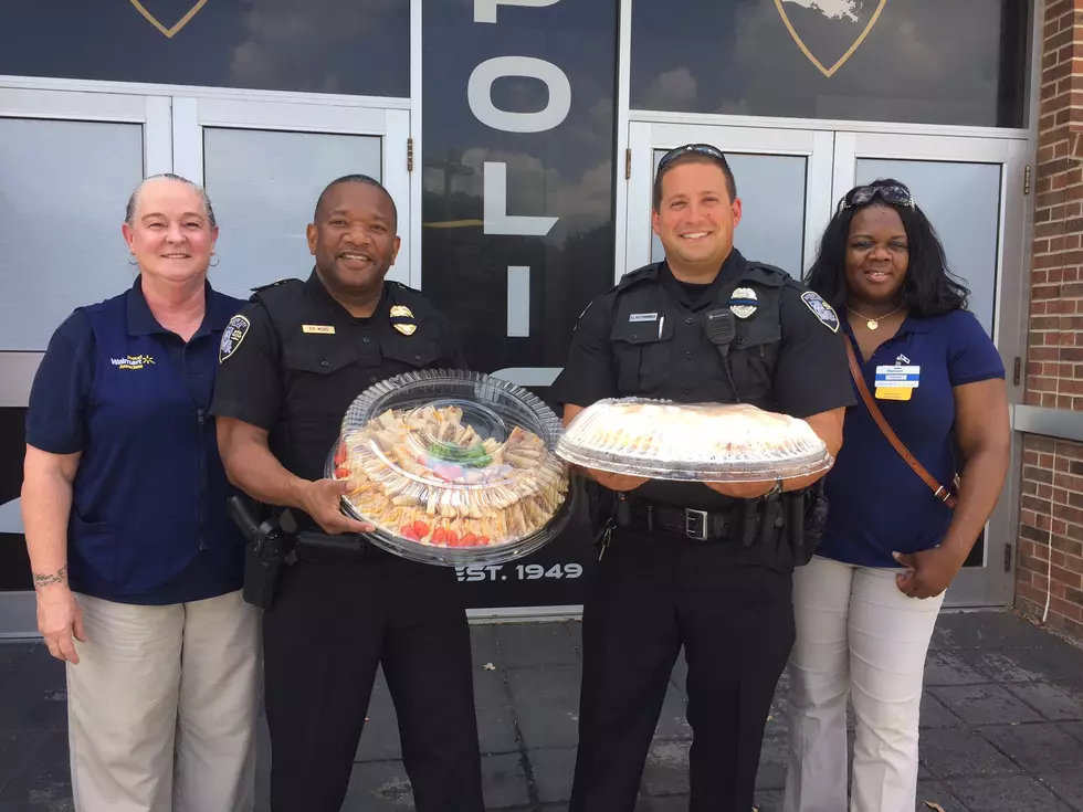 Airline Drive Wal-Mart Treats Bossier City Police to Lunch