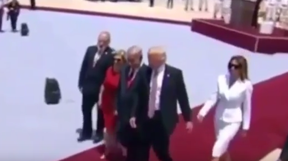 Melania Slaps Away Donald Trumps Hand During Visit to Israel