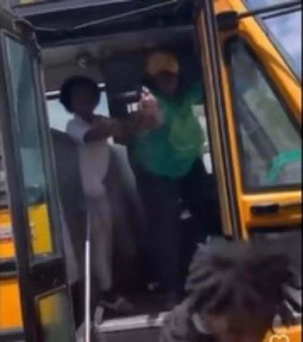 Louisiana School Bus Driver Pepper Sprays Attacking Student