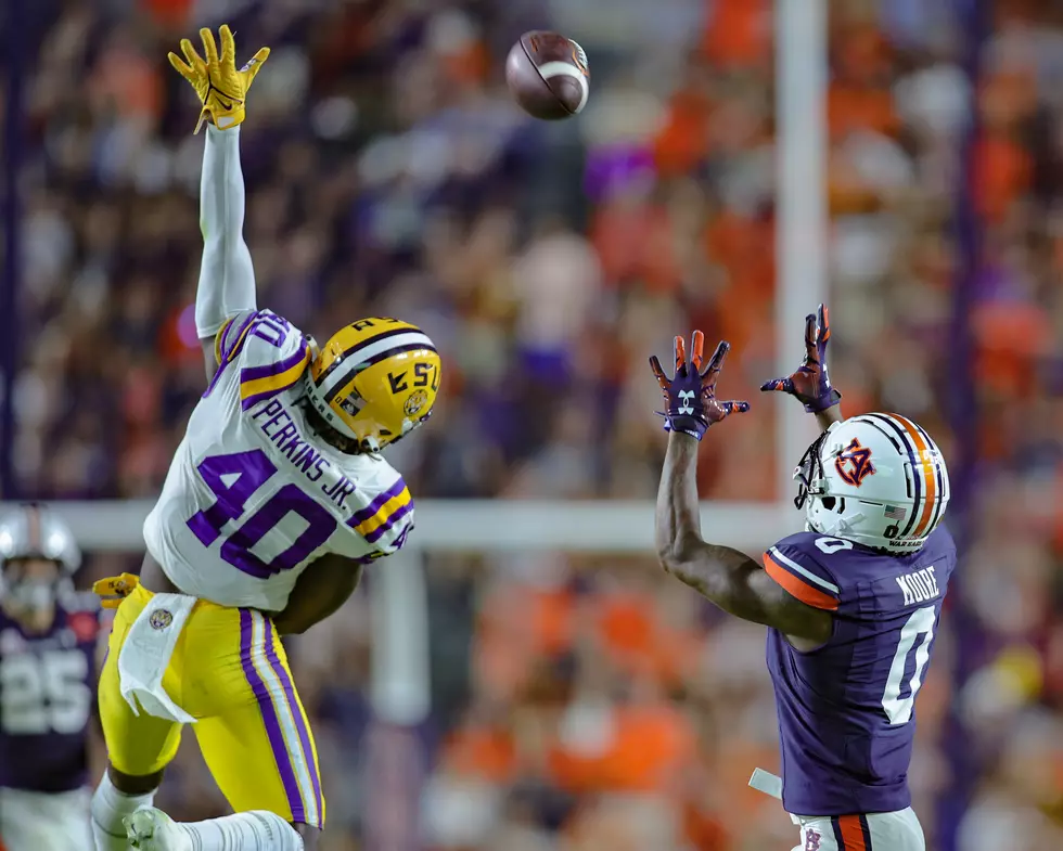 LSU Football Players Show Off New Air-Conditioned Helmets and College  Football Fans Are Amazed 