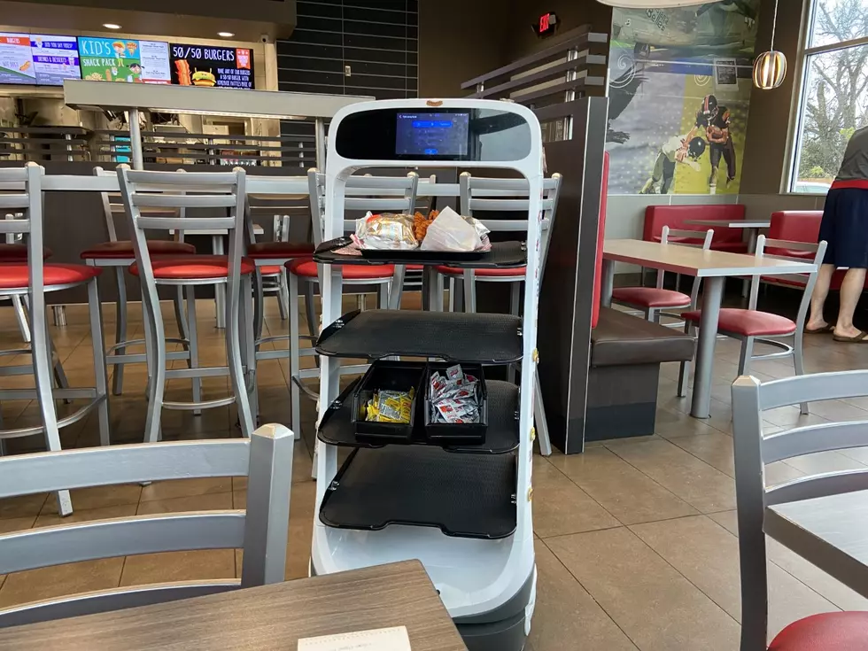 Watch &#8216;Patty The Robot&#8217; Serving Food in Bossier Restaurant