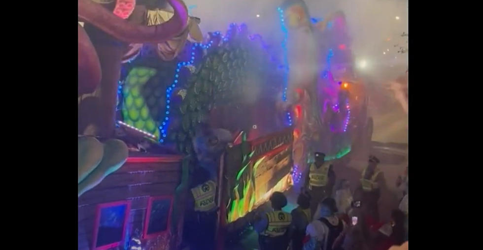 New Orleans Mardi Gras Float Catches Fire During Parade