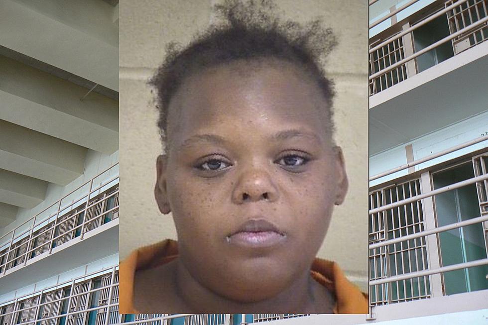 Woman Flees Shreveport Police, Then Attacks Them During Stop