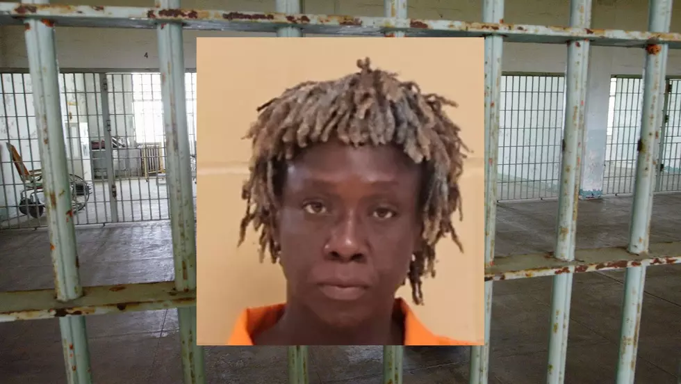 Shreveport Police Arrest Nude Woman Armed With a Crowbar