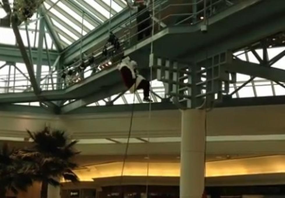 Santa Claus Gets Beard Stuck In Rope At Mall [VIDEO]