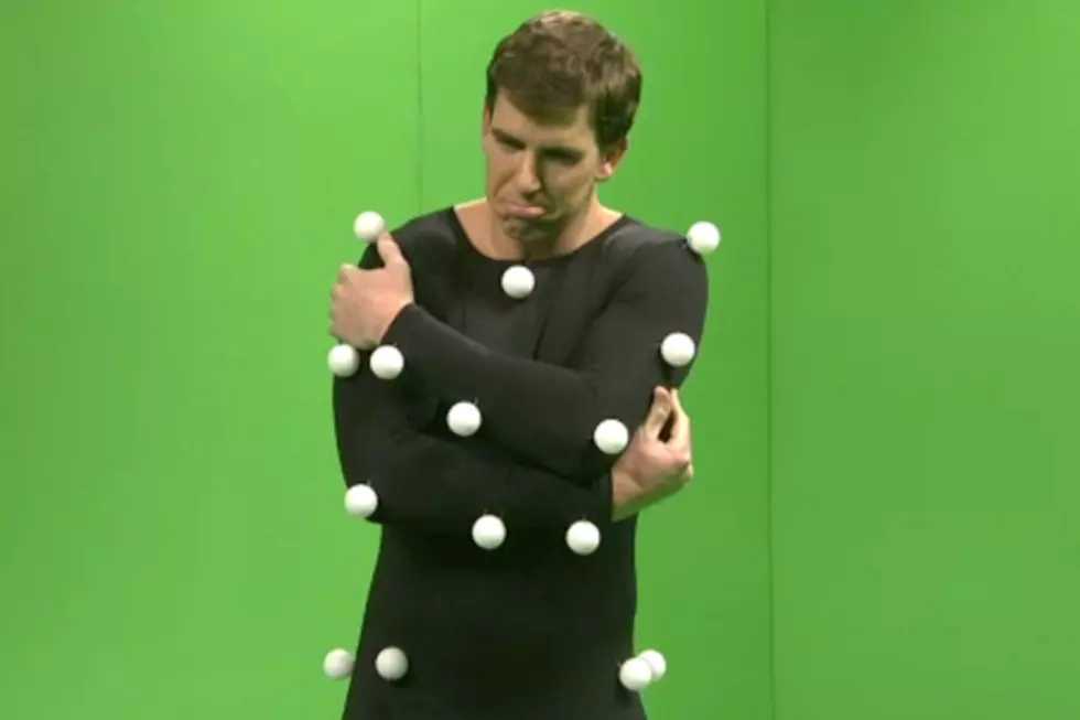 Eli Manning Can’t Seem to Get the Right Touchdown Move for ‘Saturday Night Live’