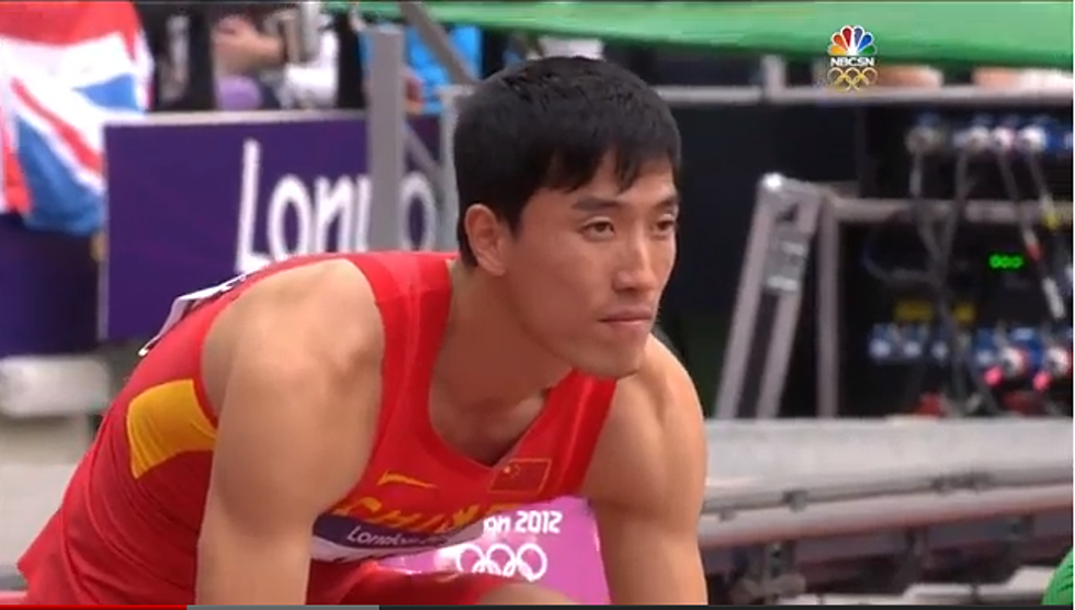 Chinese Former Olympic Gold Medalist Hurdler Lui Xiang Falls, But Shows True Olympic Spirit [VIDEO]