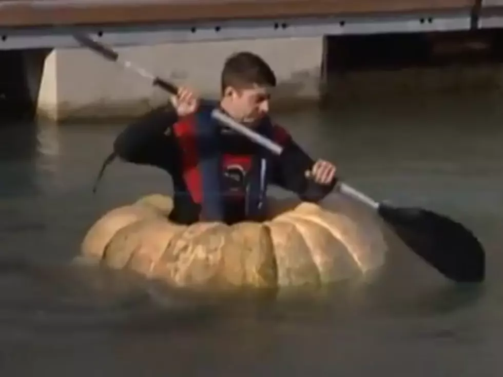 Englishman Sets World Record in Pumpkin Boat (Video)