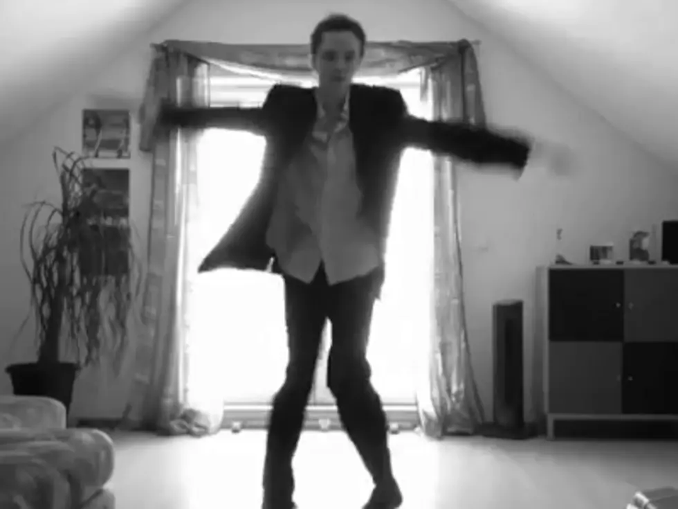 Man With Awesome Dance Moves Will Amaze You (Video)