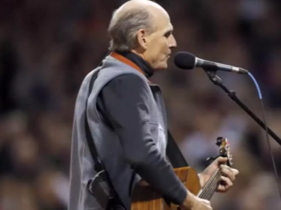 Watch James Taylor Mess Up National Anthem Before World Series Game 2