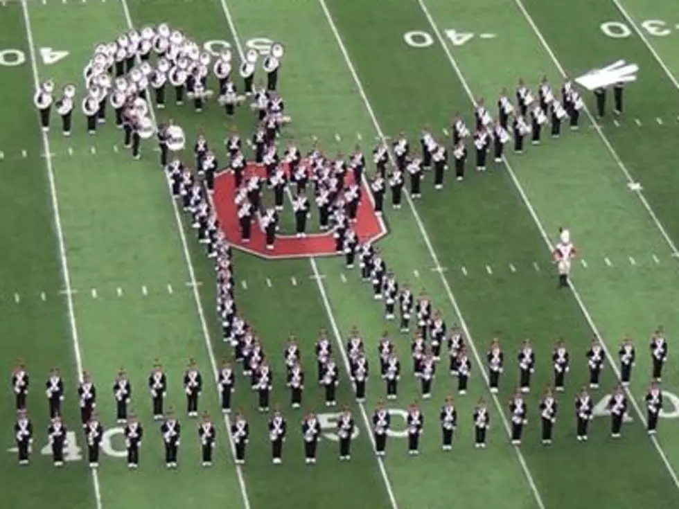 Ohio State Marching Band Pays Tribute To Michael Jackson With &#8216;Moving&#8217; Moonwalk (Video)