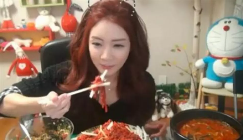 Woman Makes 9000 A Month Eating On A Webcam 