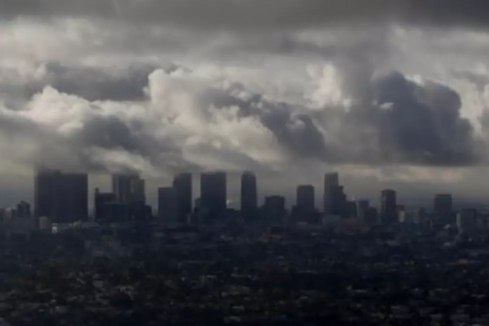 LA Morning News Anchors Dive Under Desk During Earthquake (Video)