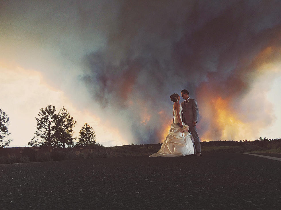 See Priceless Wedding Pictures With An Oregon Wildfire in the Background